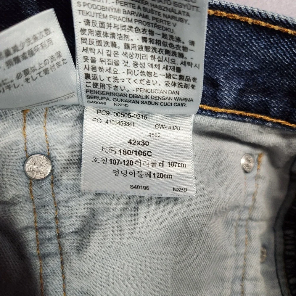 Levis 505 Regular Fit Jeans Mens 42x30 Medium Wash Blue Straight Leg‎ Pants